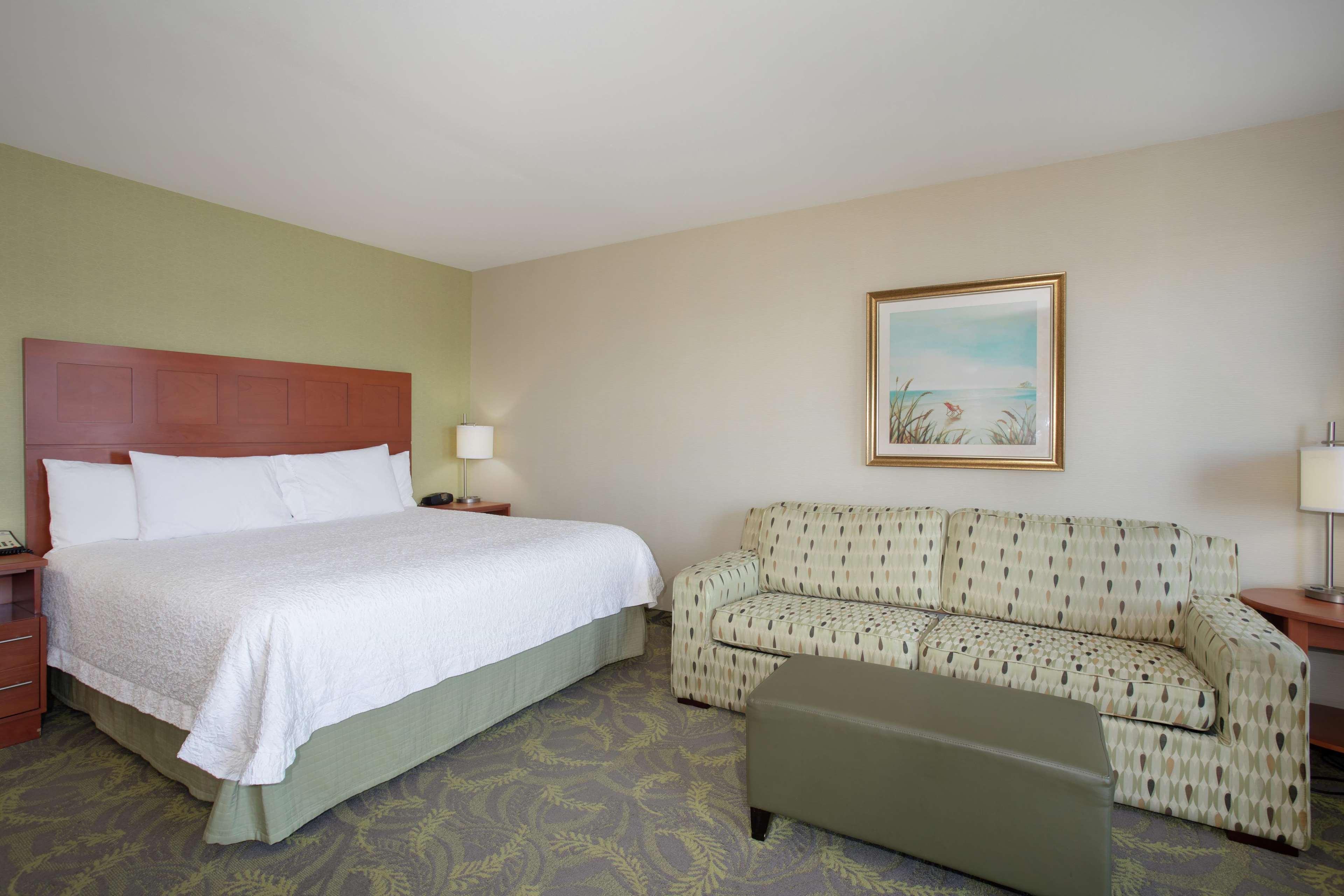 Hampton Inn & Suites Астория Екстериор снимка