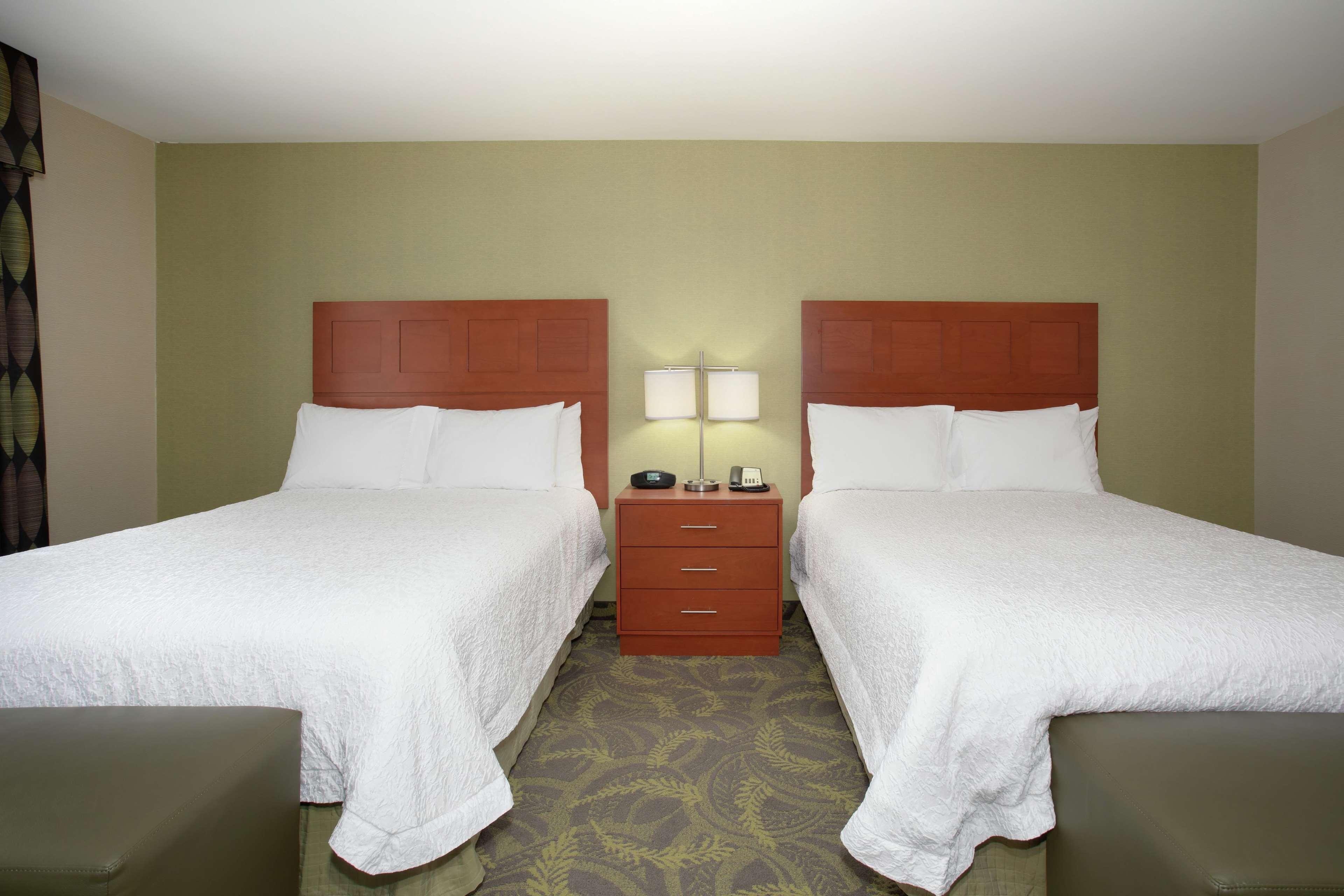 Hampton Inn & Suites Астория Екстериор снимка