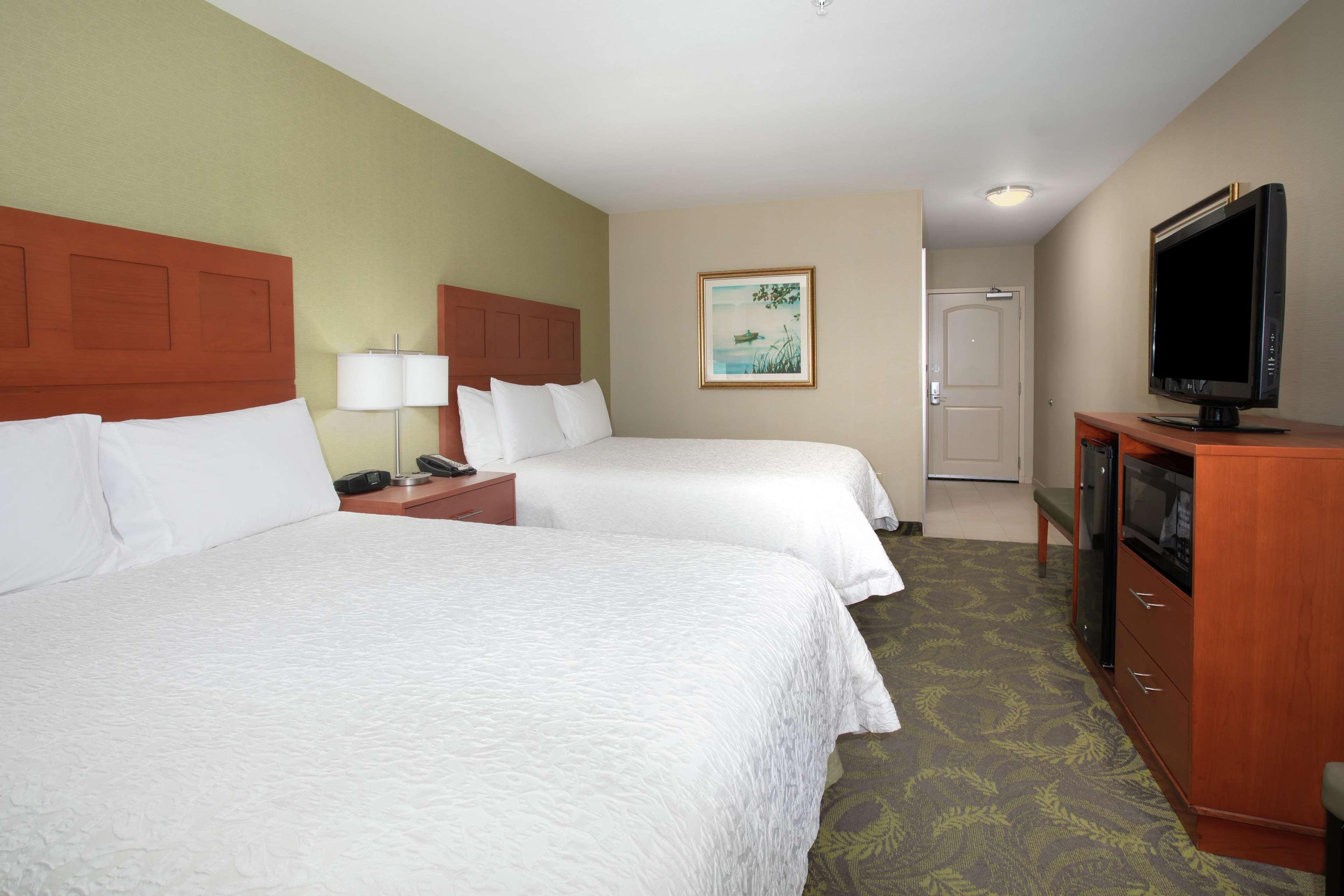 Hampton Inn & Suites Астория Екстериор снимка