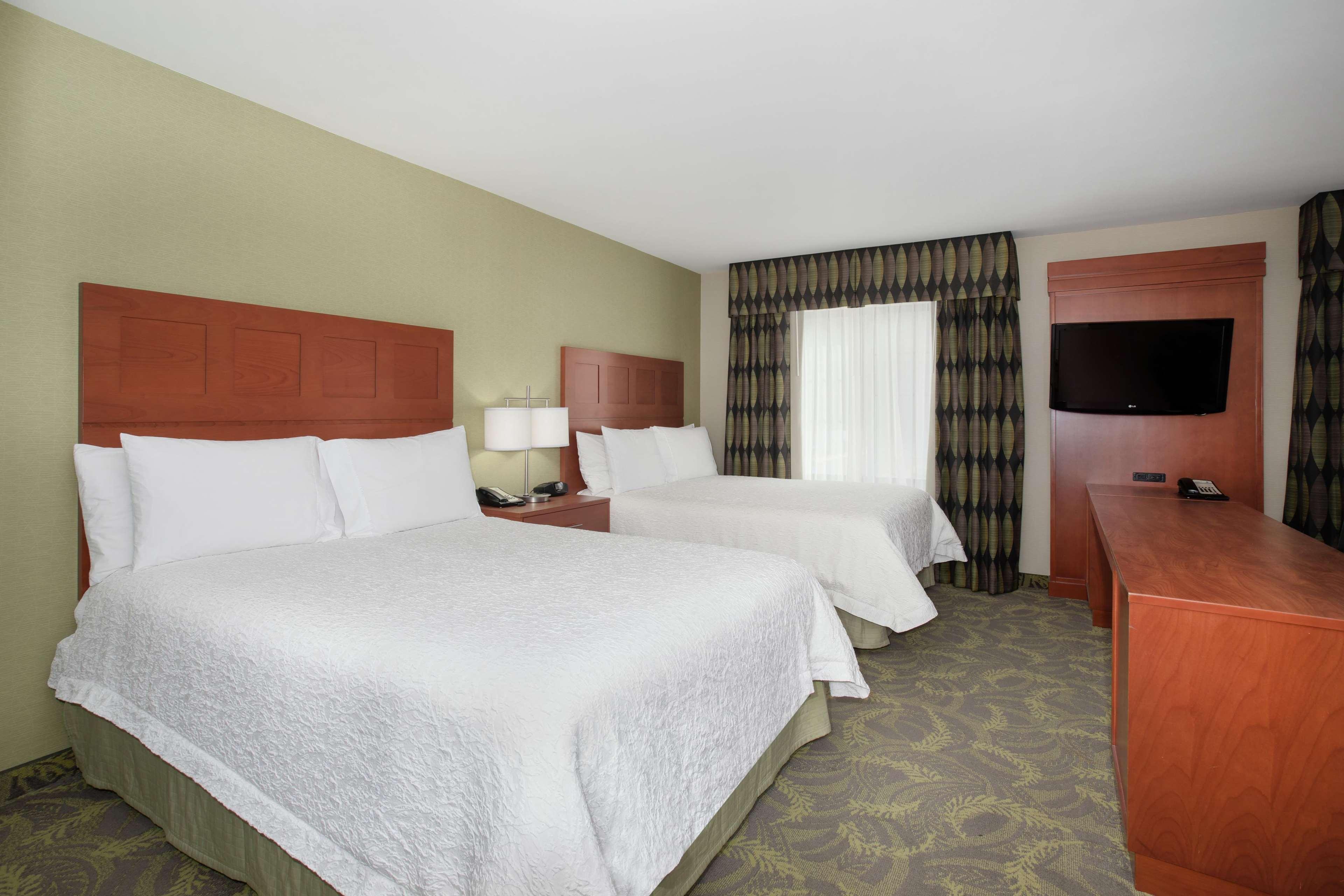 Hampton Inn & Suites Астория Екстериор снимка