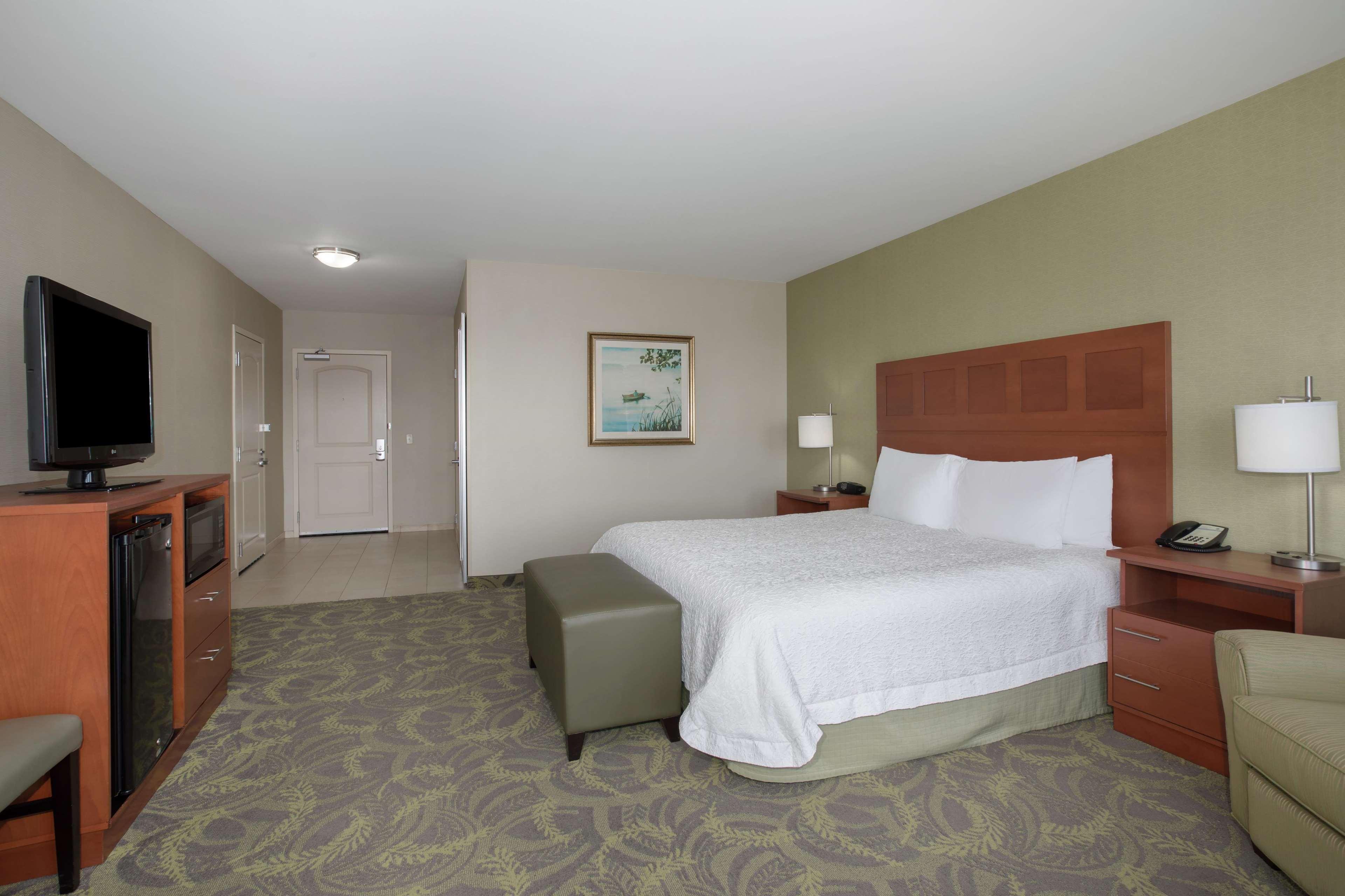 Hampton Inn & Suites Астория Екстериор снимка