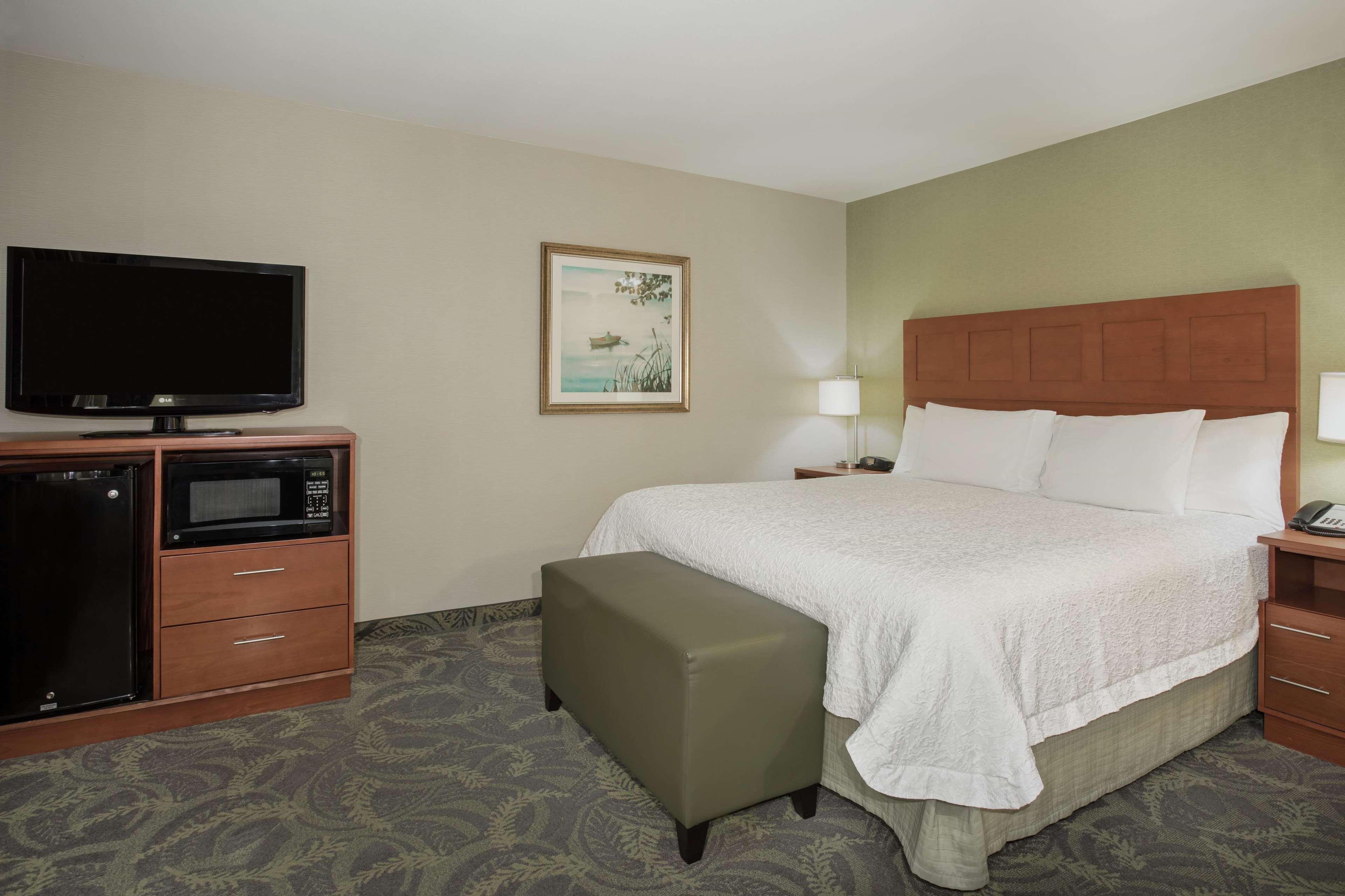 Hampton Inn & Suites Астория Екстериор снимка
