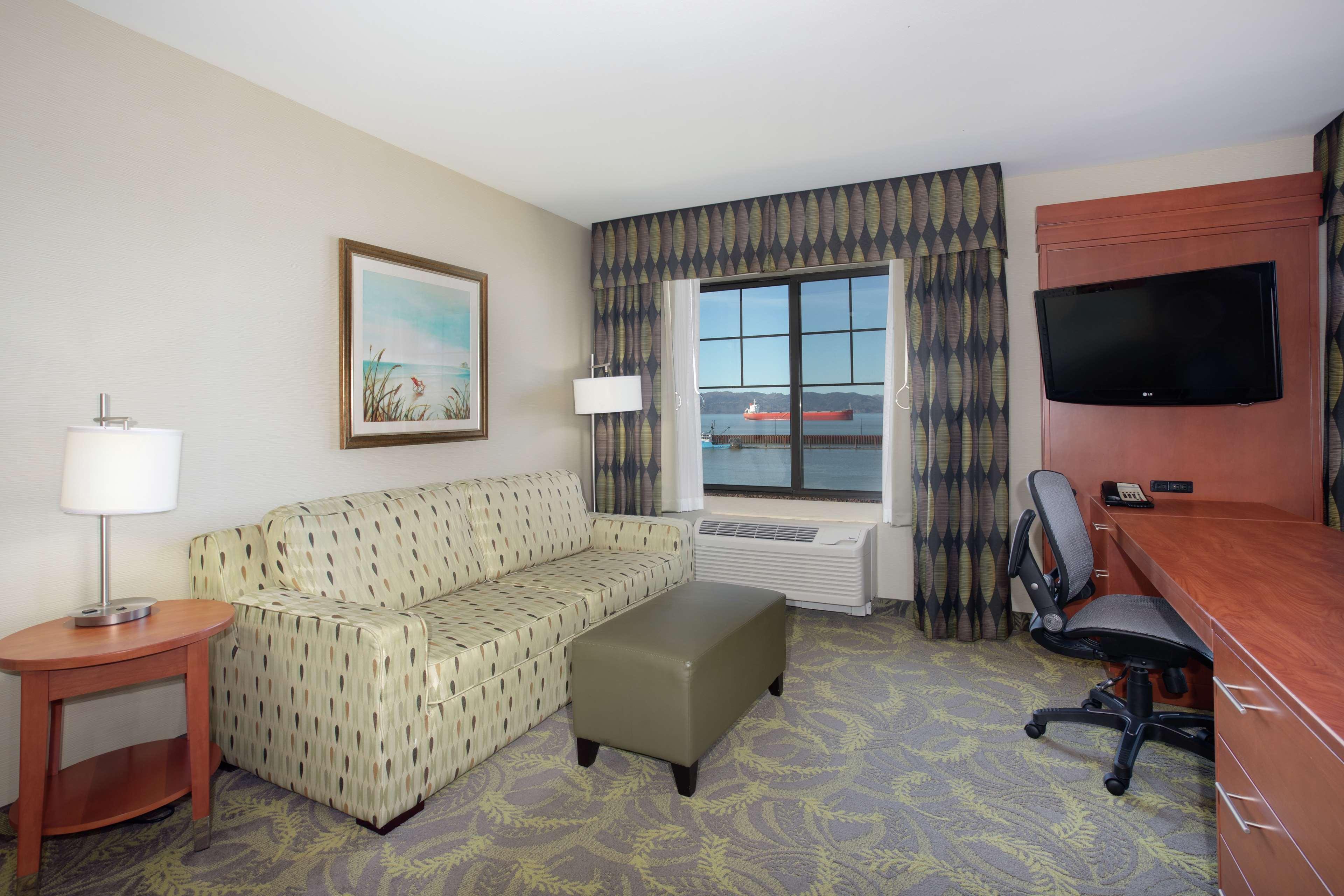 Hampton Inn & Suites Астория Екстериор снимка