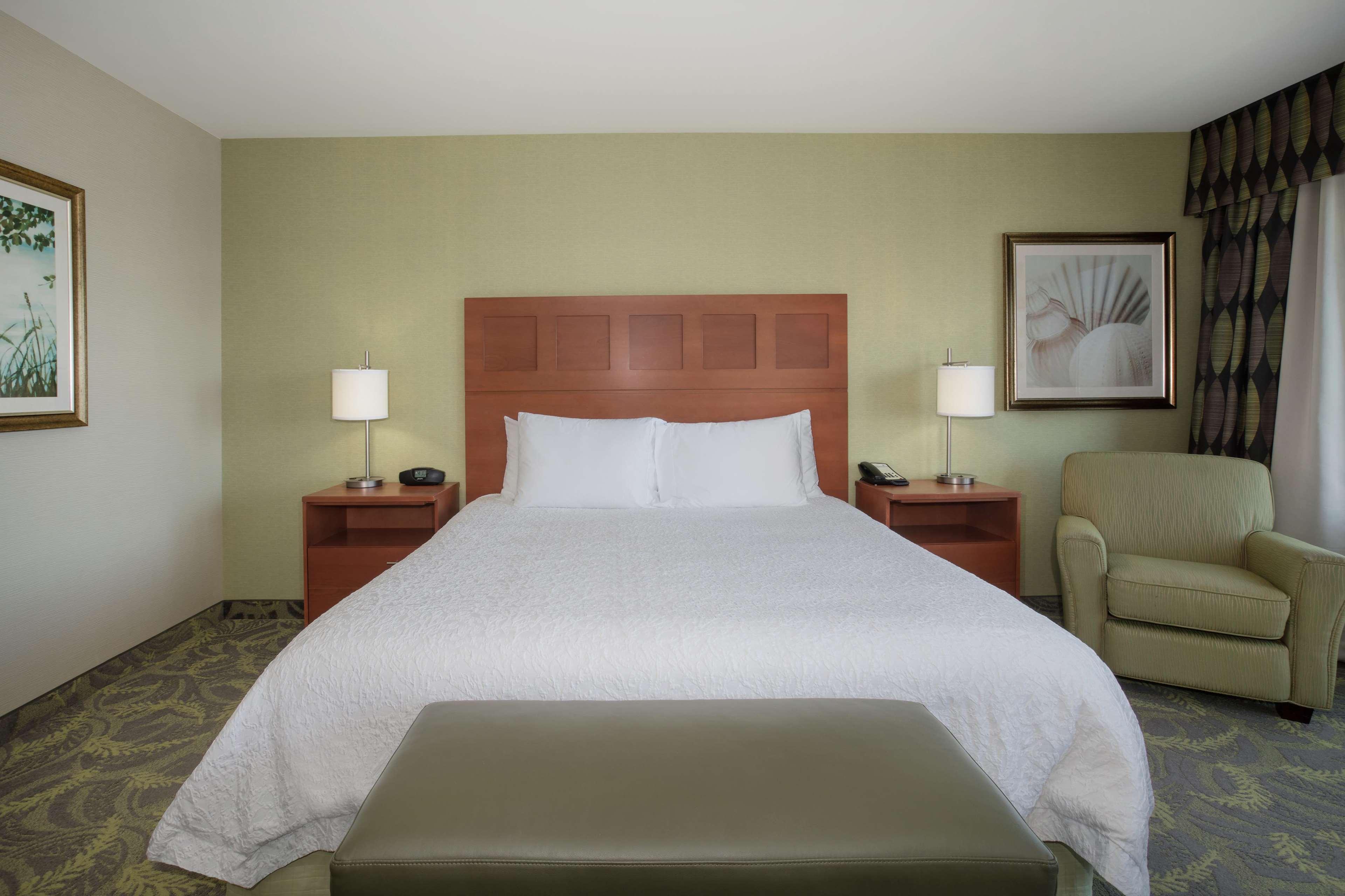 Hampton Inn & Suites Астория Екстериор снимка