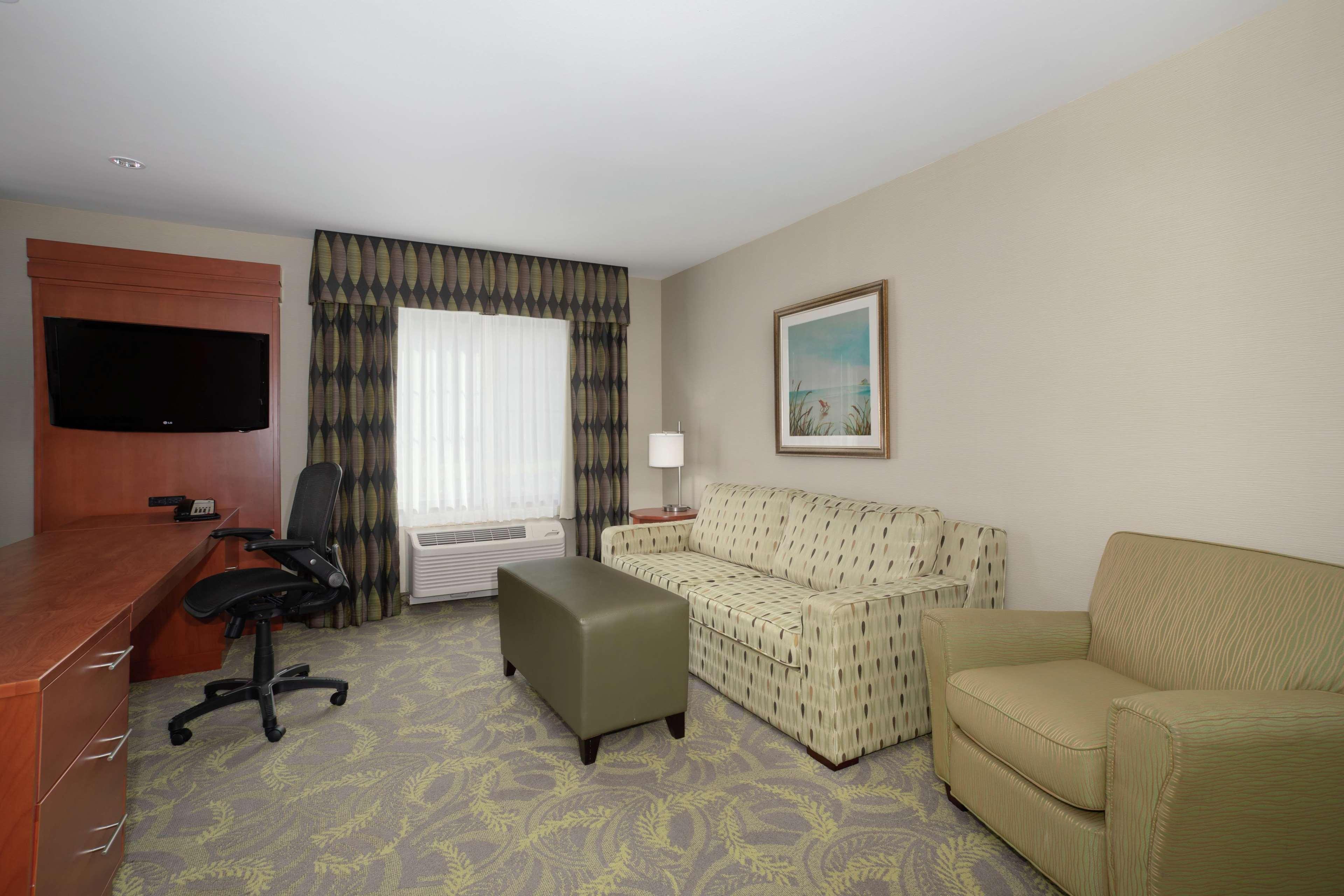 Hampton Inn & Suites Астория Екстериор снимка