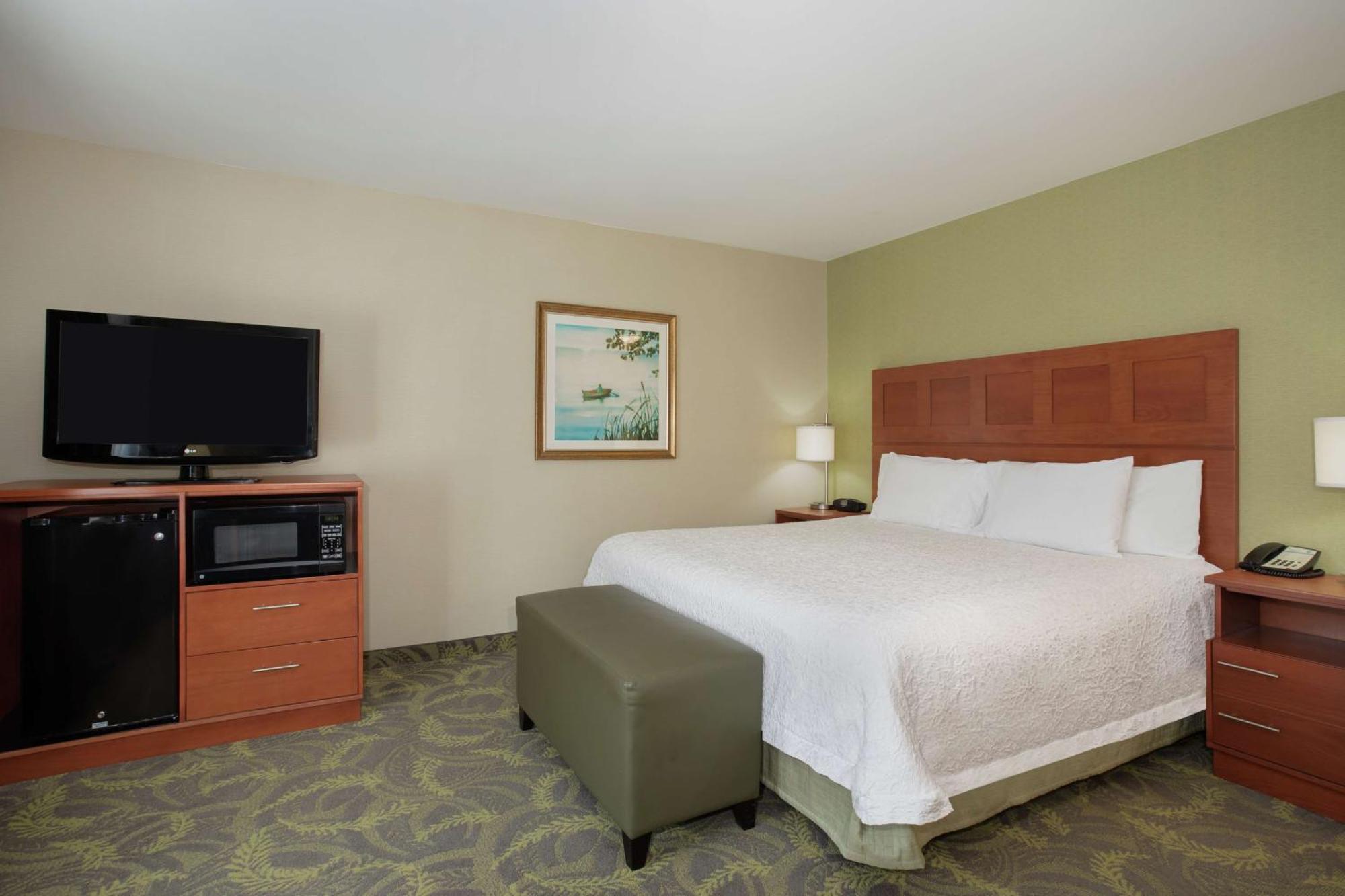 Hampton Inn & Suites Астория Екстериор снимка