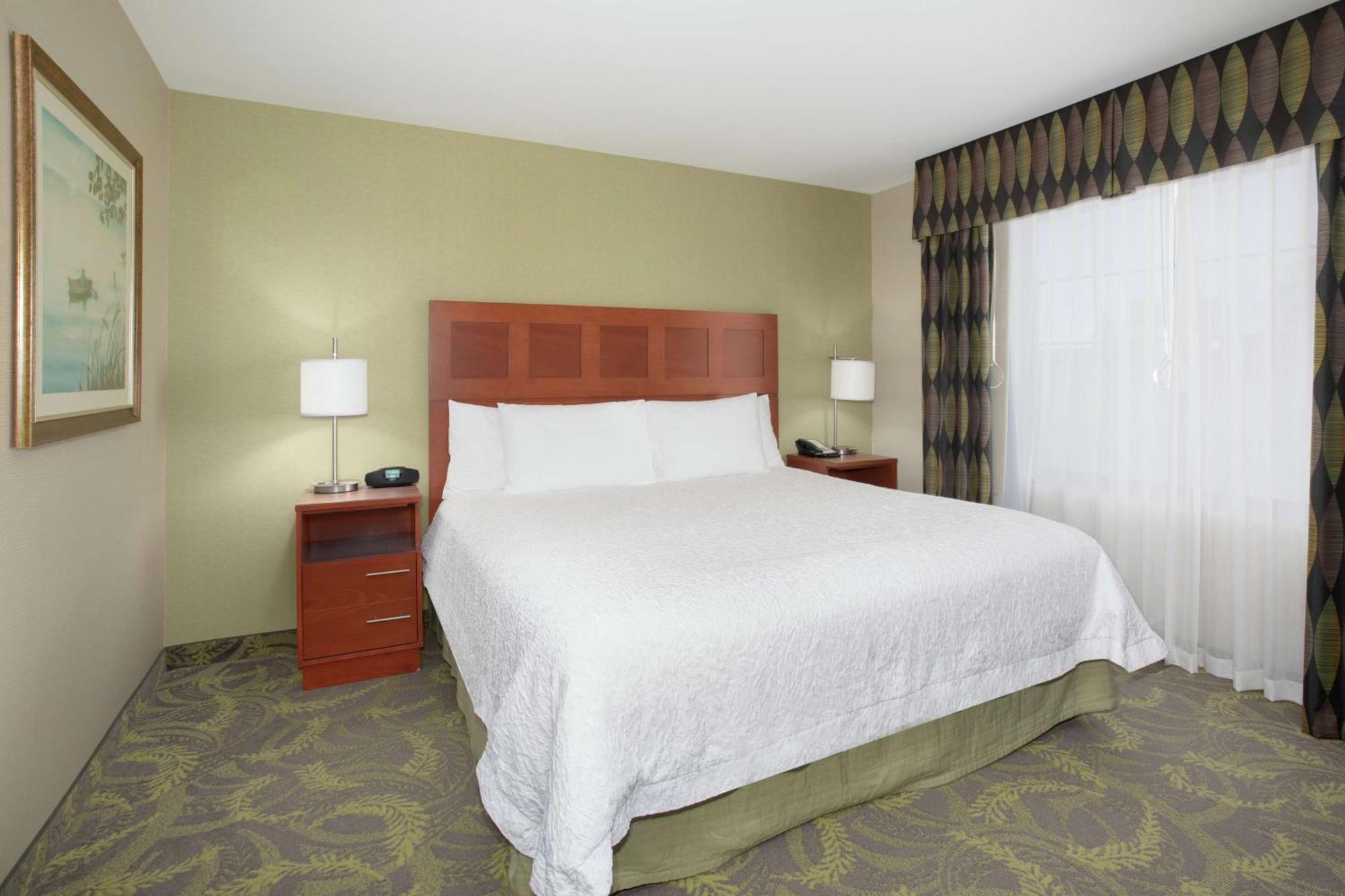 Hampton Inn & Suites Астория Екстериор снимка