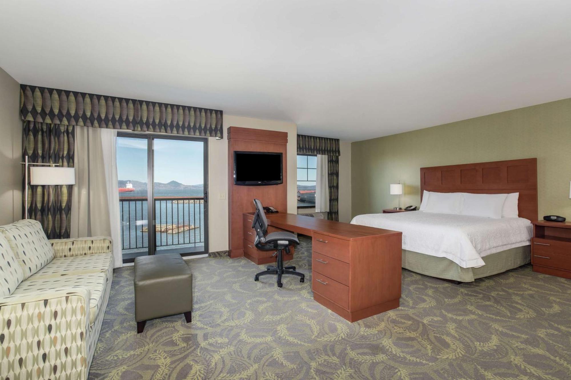 Hampton Inn & Suites Астория Екстериор снимка