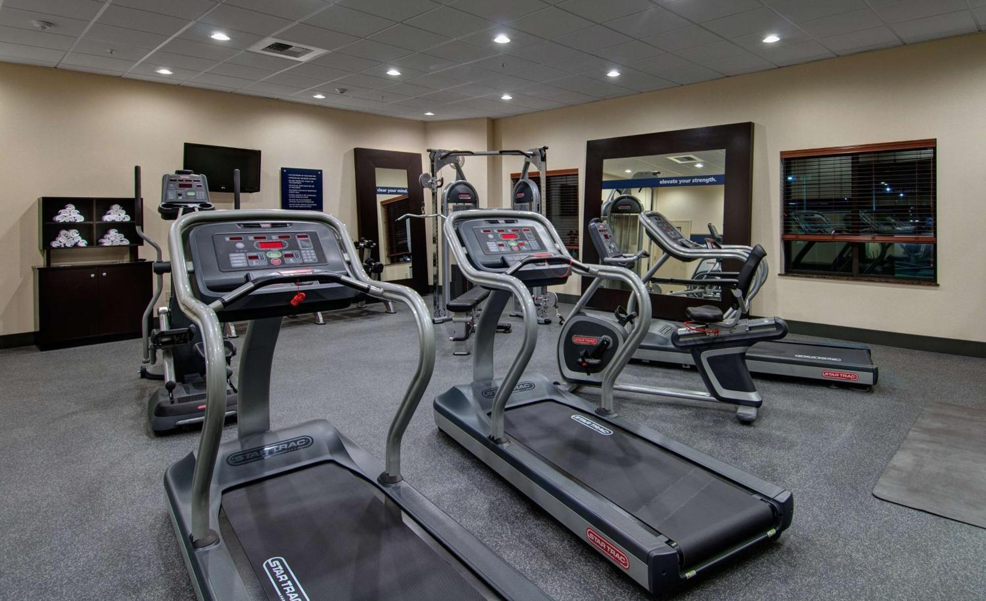 Hampton Inn & Suites Астория Екстериор снимка