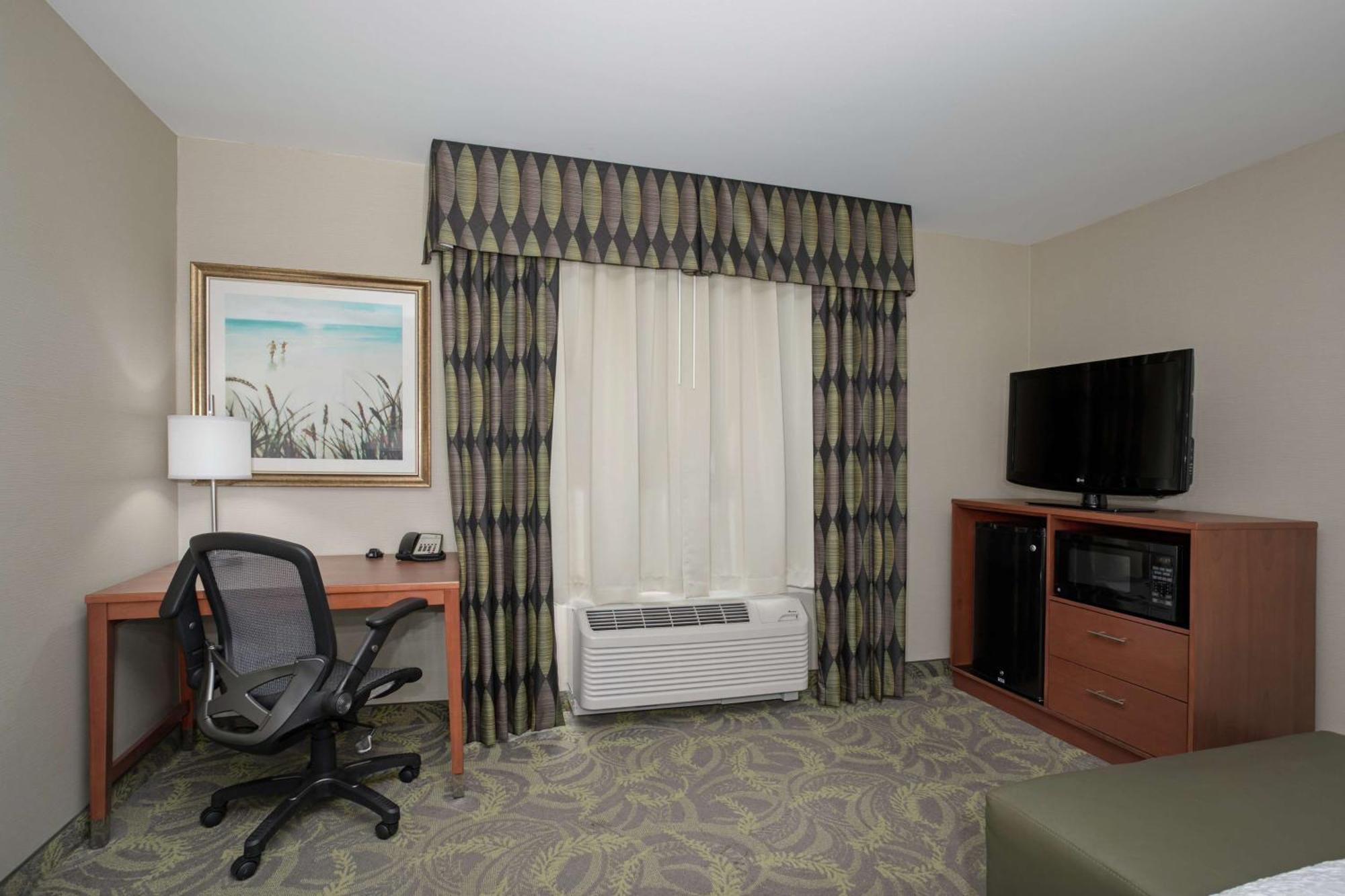 Hampton Inn & Suites Астория Екстериор снимка
