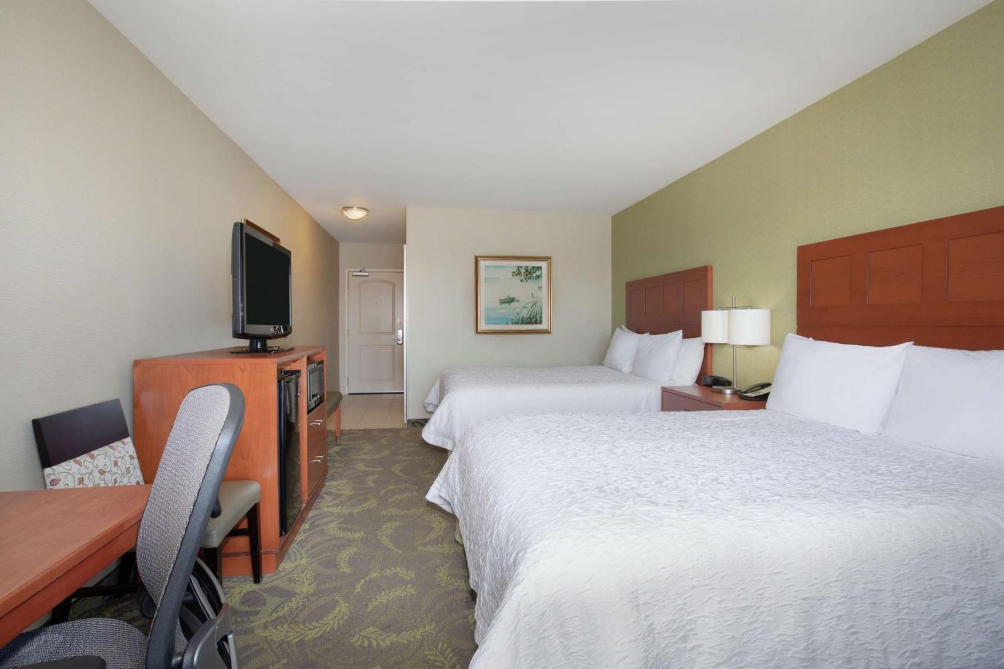 Hampton Inn & Suites Астория Екстериор снимка